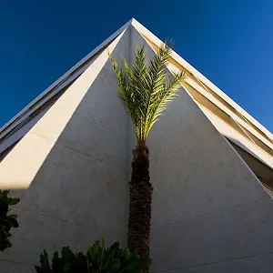 Otel Piramides ***
